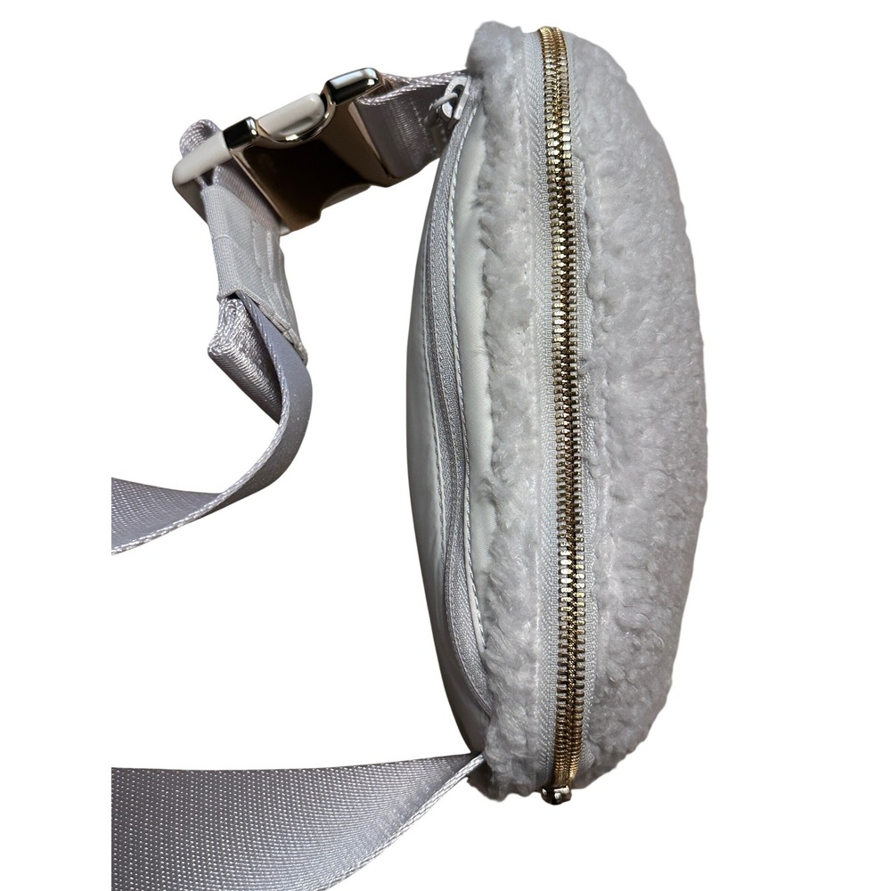 Lululemon Everywhere Belt Bag 1L Fleece Sherpa White Gold - Picture 3 of 8